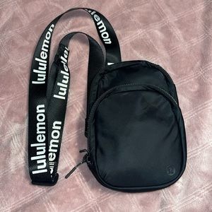 Lululemon crossbody bag🖤